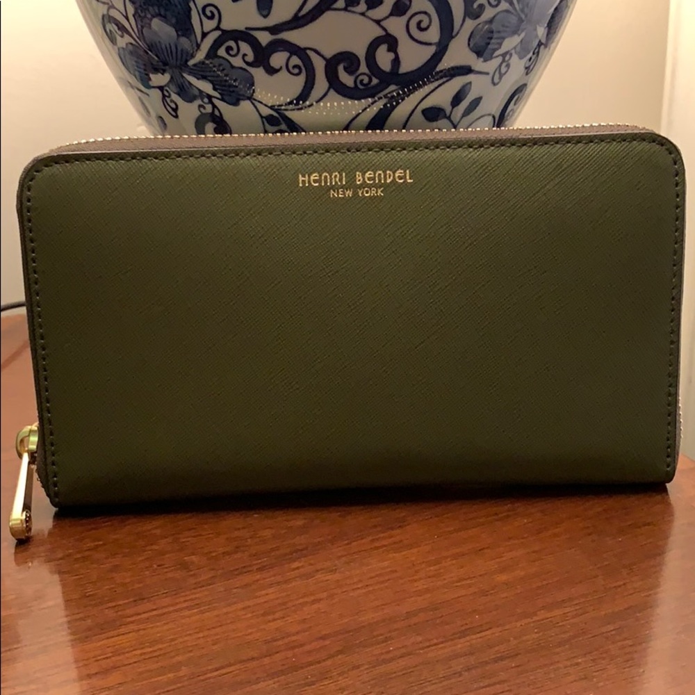 HENRI BENDEL -Dark Green Zip Wallet